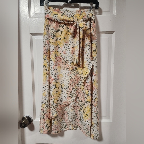 LOFT Dresses & Skirts - WOMEN'S Snowy White Florette Garden Wrap Midi Skirt Size 4